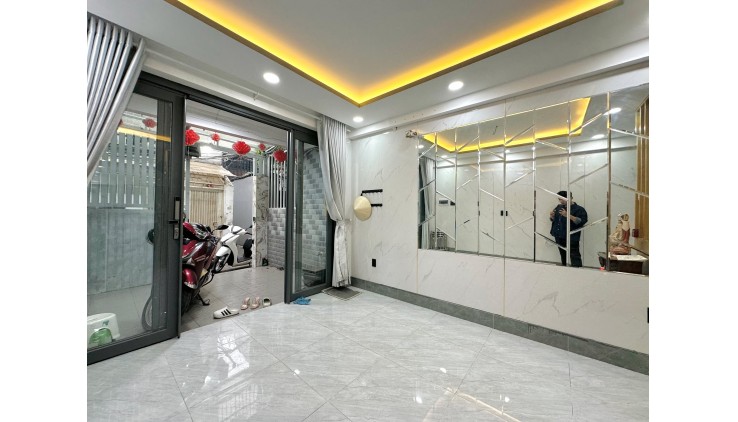 Bán Nhà Lê Văn Duyệt 60m2, 3 Tầng 5 PN Giáp Q1 Chỉ Hơn 5 Tỉ